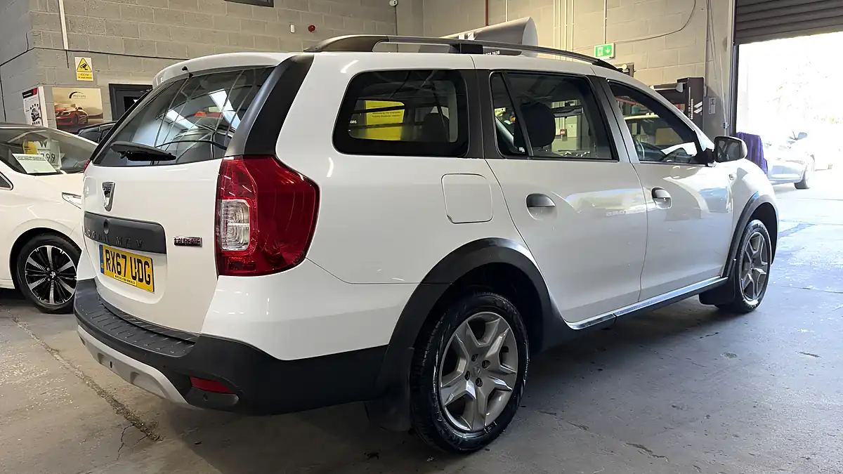 Used 2017 Dacia Logan Mcv Stepway Stepway Laureate White - Interior and Exterior details 5
