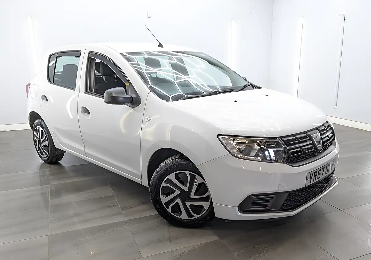 Used 2017 Dacia Sandero Ambiance Glacier White - Front View