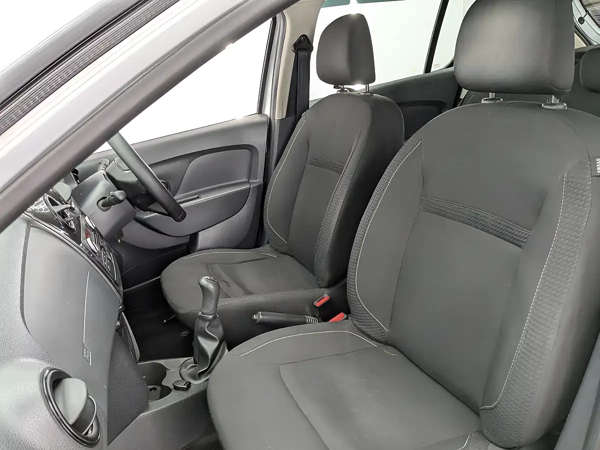 Used 2017 Dacia Sandero Ambiance Glacier White - Interior and Exterior details 13