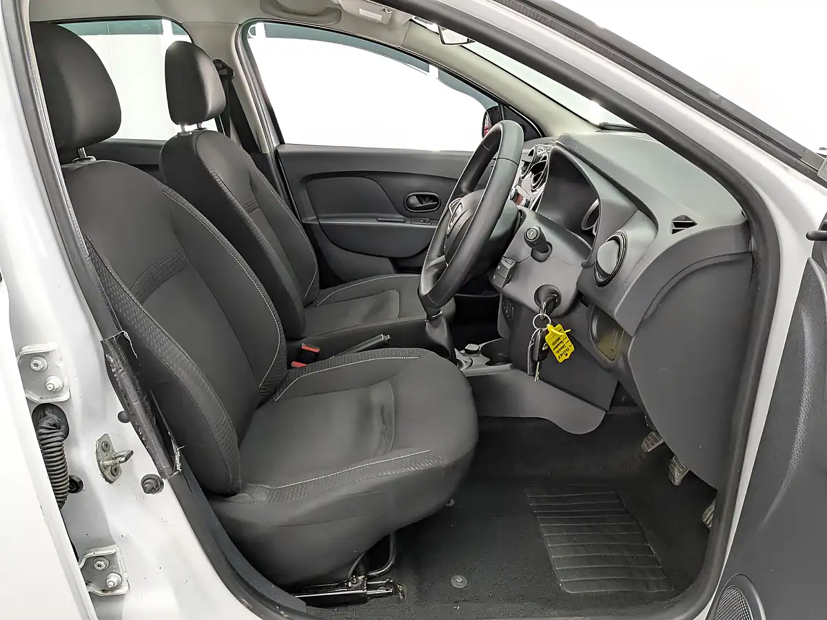Used 2017 Dacia Sandero Ambiance Glacier White - Interior and Exterior details 20