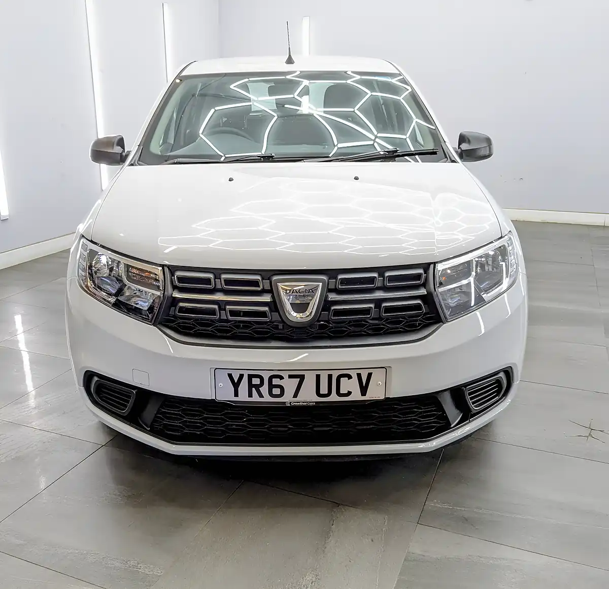 Used 2017 Dacia Sandero Ambiance Glacier White - Interior and Exterior details 4