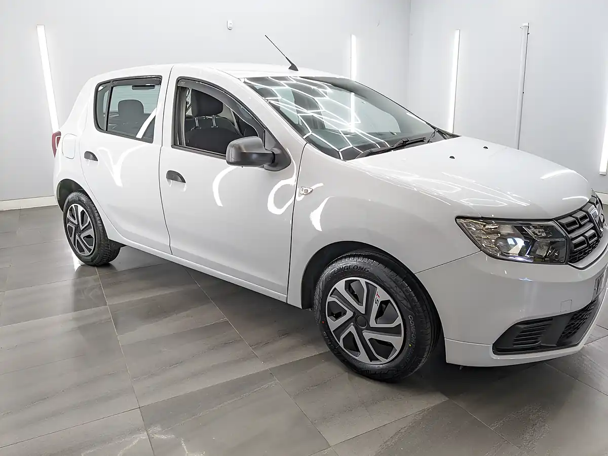 Used 2017 Dacia Sandero Ambiance Glacier White - Interior and Exterior details 5