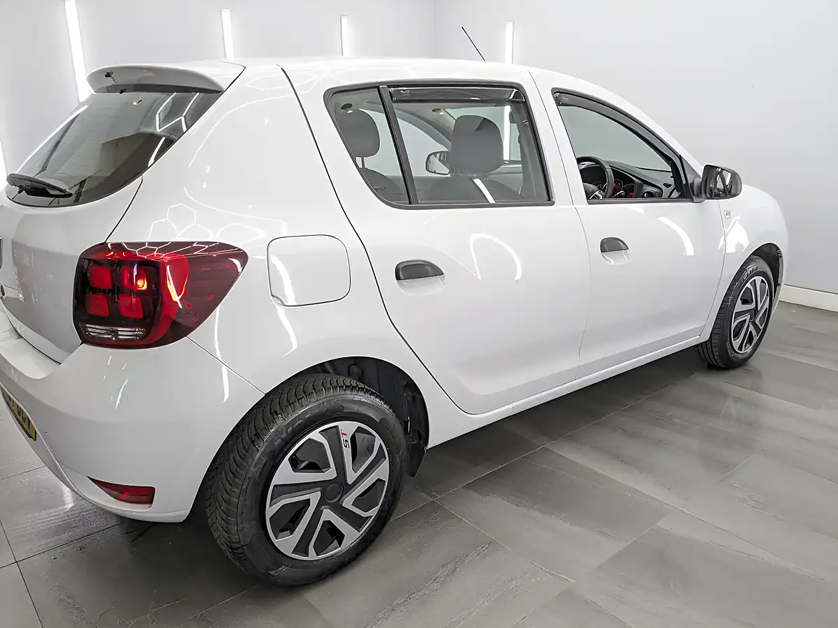 Used 2017 Dacia Sandero Ambiance Glacier White - Interior and Exterior details 8