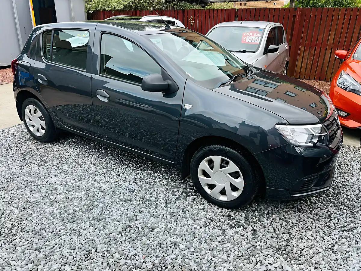 Used 2017 Dacia Sandero Ambiance Grey - Front View
