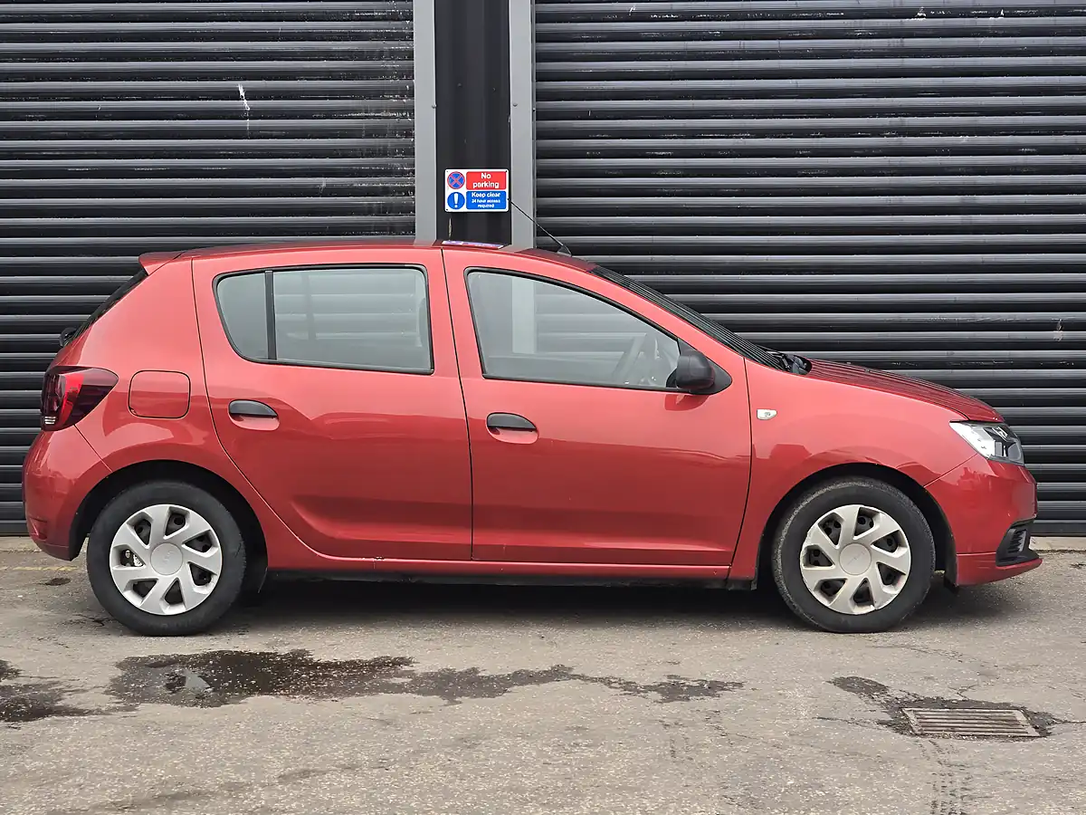 Used 2017 Dacia Sandero Ambiance Red - Interior and Exterior details 4