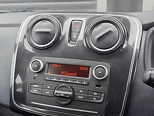 Used 2017 Dacia Sandero Ambiance Red - Interior and Exterior details 9