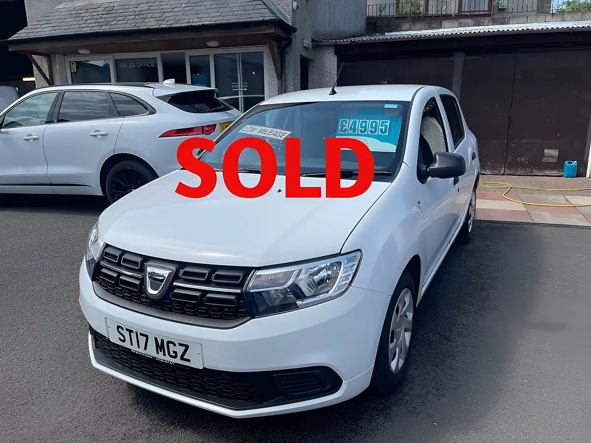Used 2017 Dacia Sandero Ambiance White - Front View