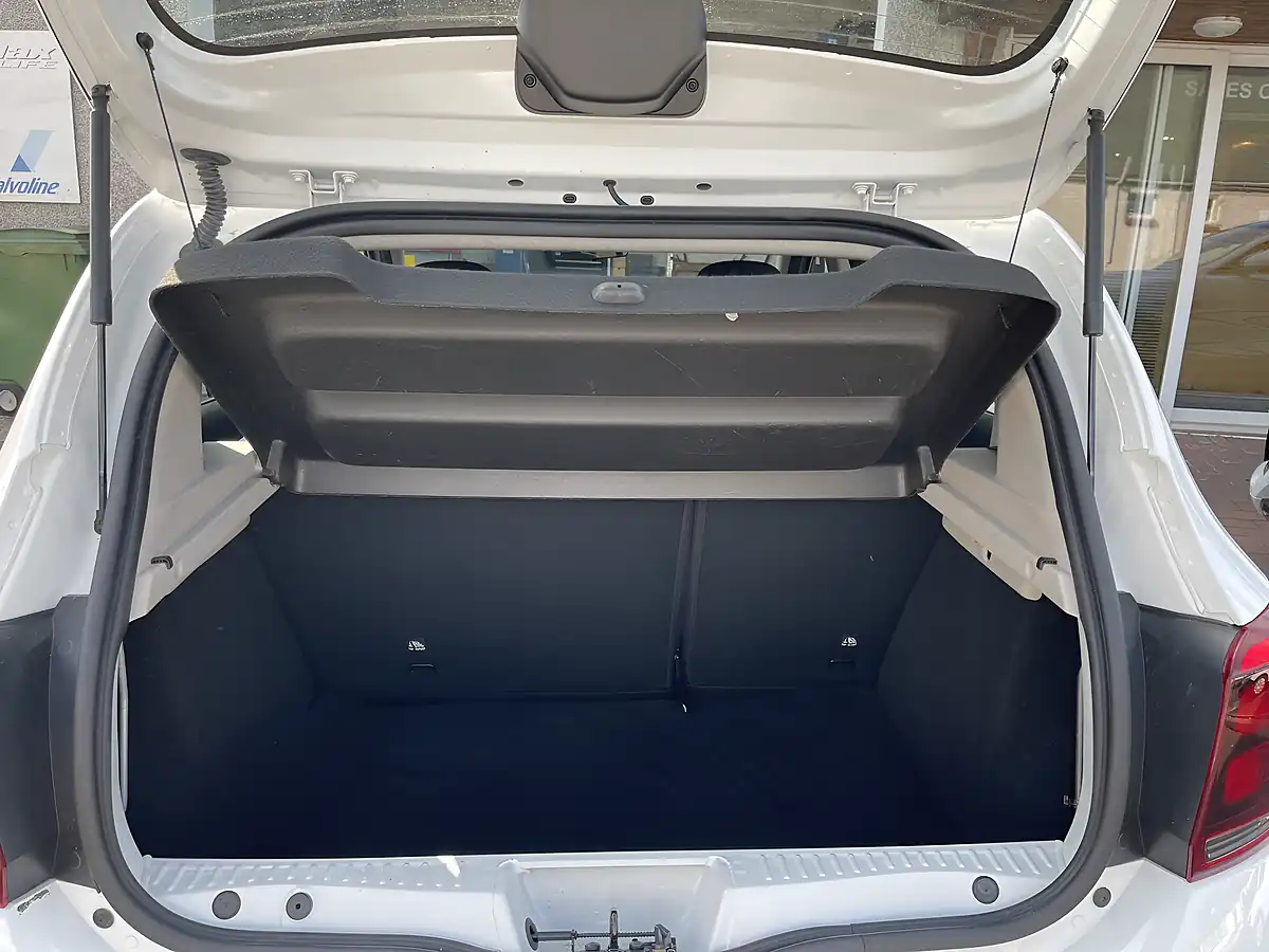 Used 2017 Dacia Sandero Ambiance White - Interior and Exterior details 10