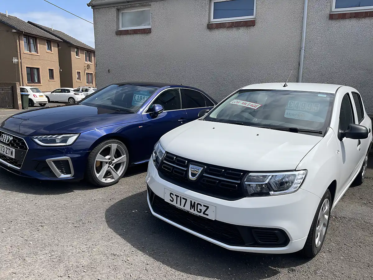 Used 2017 Dacia Sandero Ambiance White - Interior and Exterior details 4