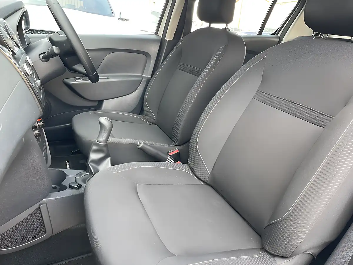 Used 2017 Dacia Sandero Ambiance White - Interior and Exterior details 6