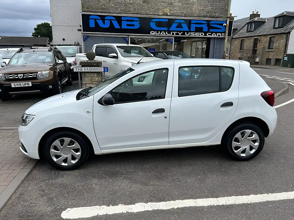 Used 2017 Dacia Sandero Ambiance White - Front View