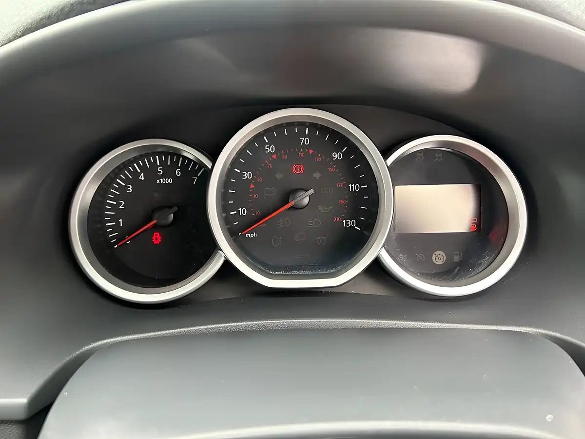 Used 2017 Dacia Sandero Ambiance White - Interior and Exterior details 10