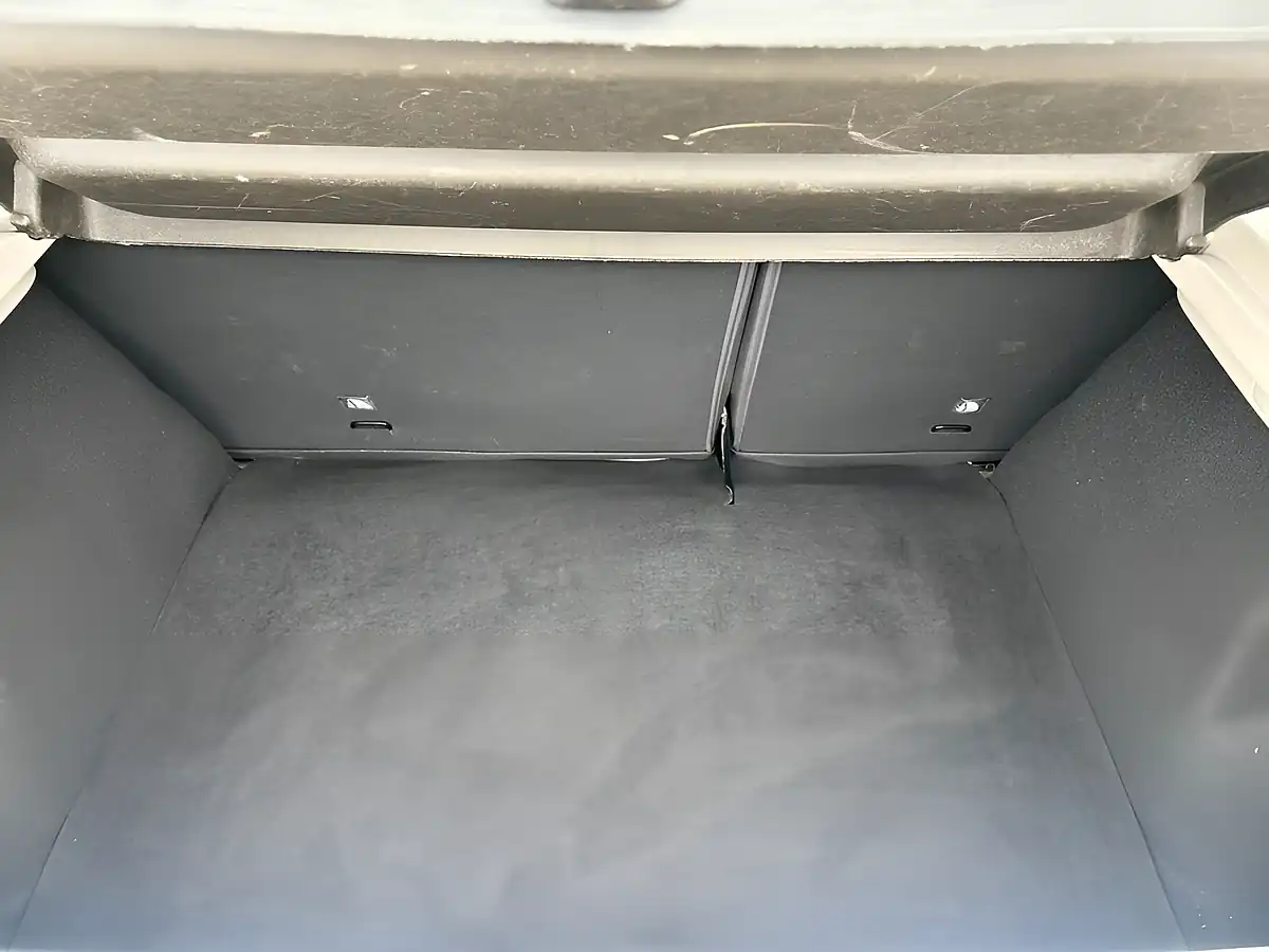 Used 2017 Dacia Sandero Ambiance White - Interior and Exterior details 16