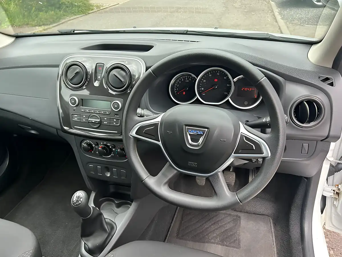 Used 2017 Dacia Sandero Ambiance White - Interior and Exterior details 9