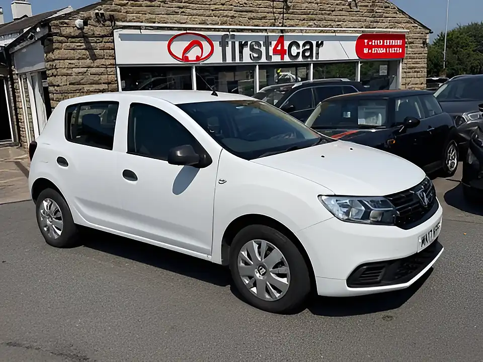 Used 2017 Dacia Sandero Ambiance White - Front View