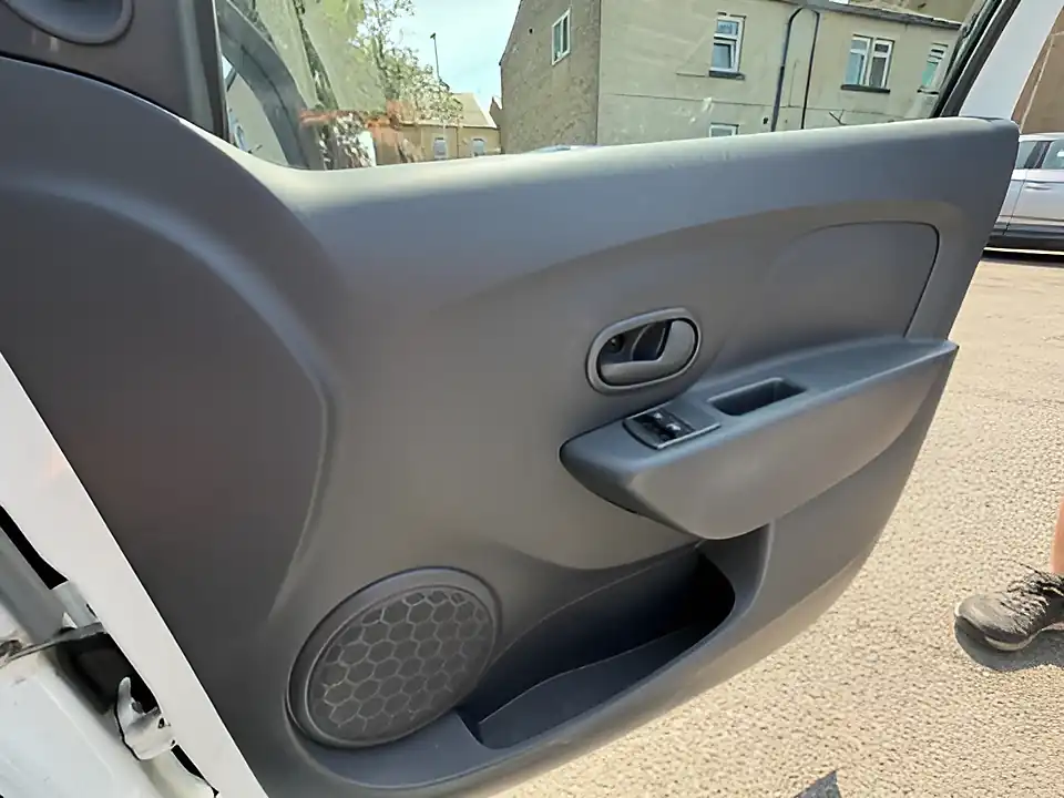 Used 2017 Dacia Sandero Ambiance White - Interior and Exterior details 12