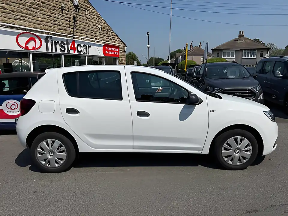 Used 2017 Dacia Sandero Ambiance White - Interior and Exterior details 6
