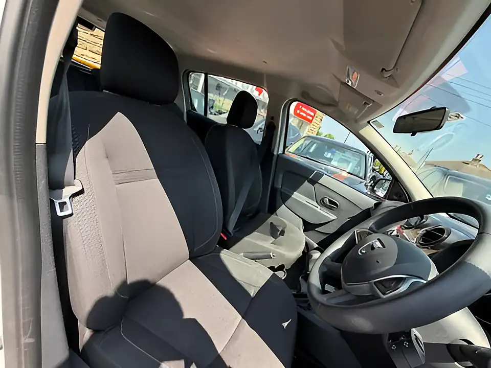 Used 2017 Dacia Sandero Ambiance White - Interior and Exterior details 9