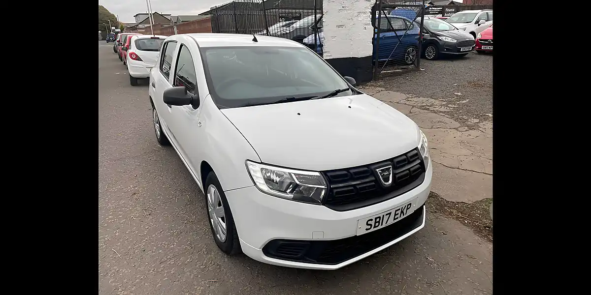 Used 2017 Dacia Sandero Ambiance White - Front View