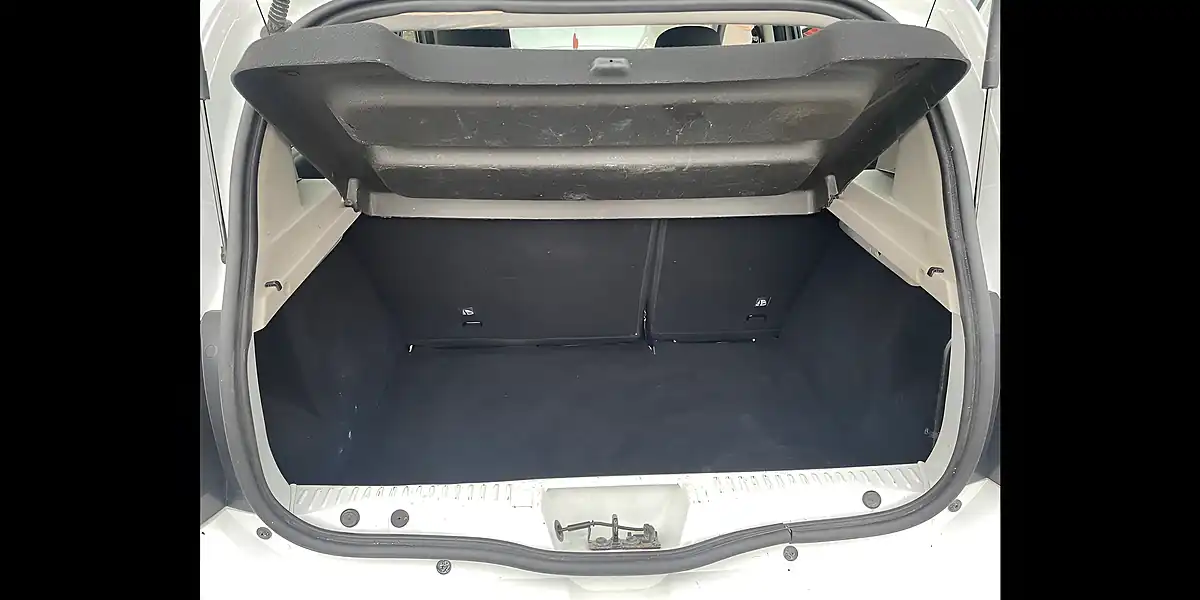 Used 2017 Dacia Sandero Ambiance White - Interior and Exterior details 13