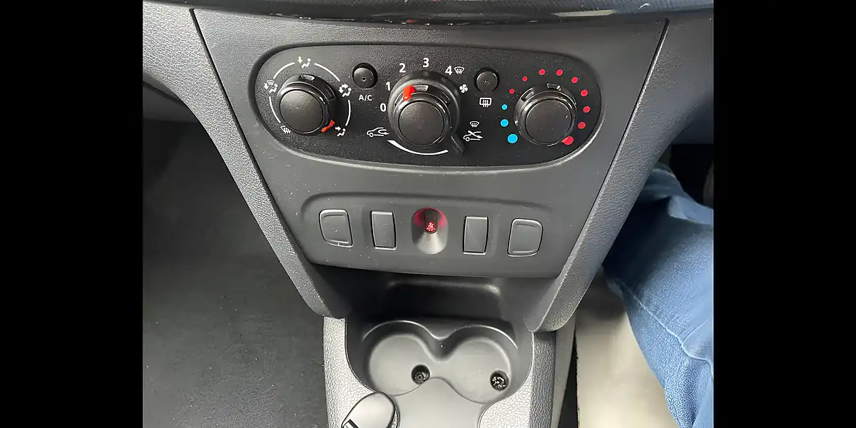 Used 2017 Dacia Sandero Ambiance White - Interior and Exterior details 15