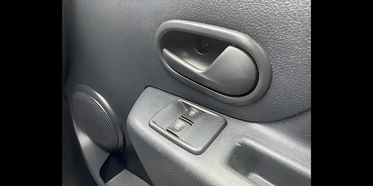 Used 2017 Dacia Sandero Ambiance White - Interior and Exterior details 16