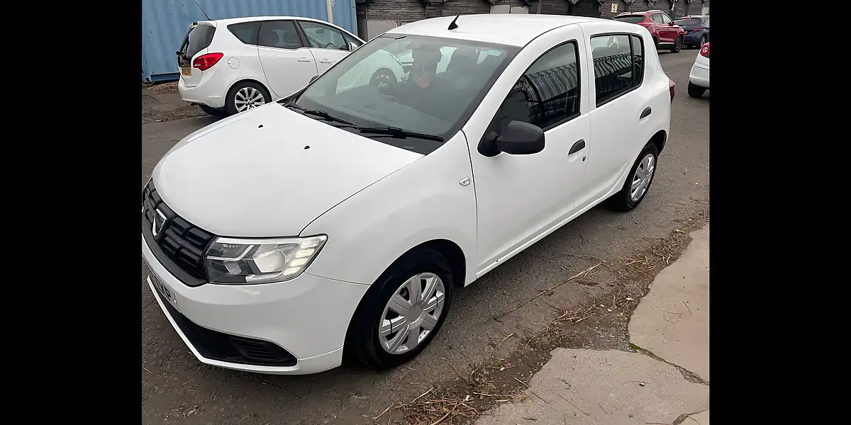 Used 2017 Dacia Sandero Ambiance White - Interior and Exterior details 8
