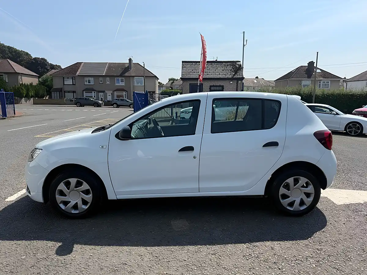 Used 2017 Dacia Sandero Ambiance White - Interior and Exterior details 11