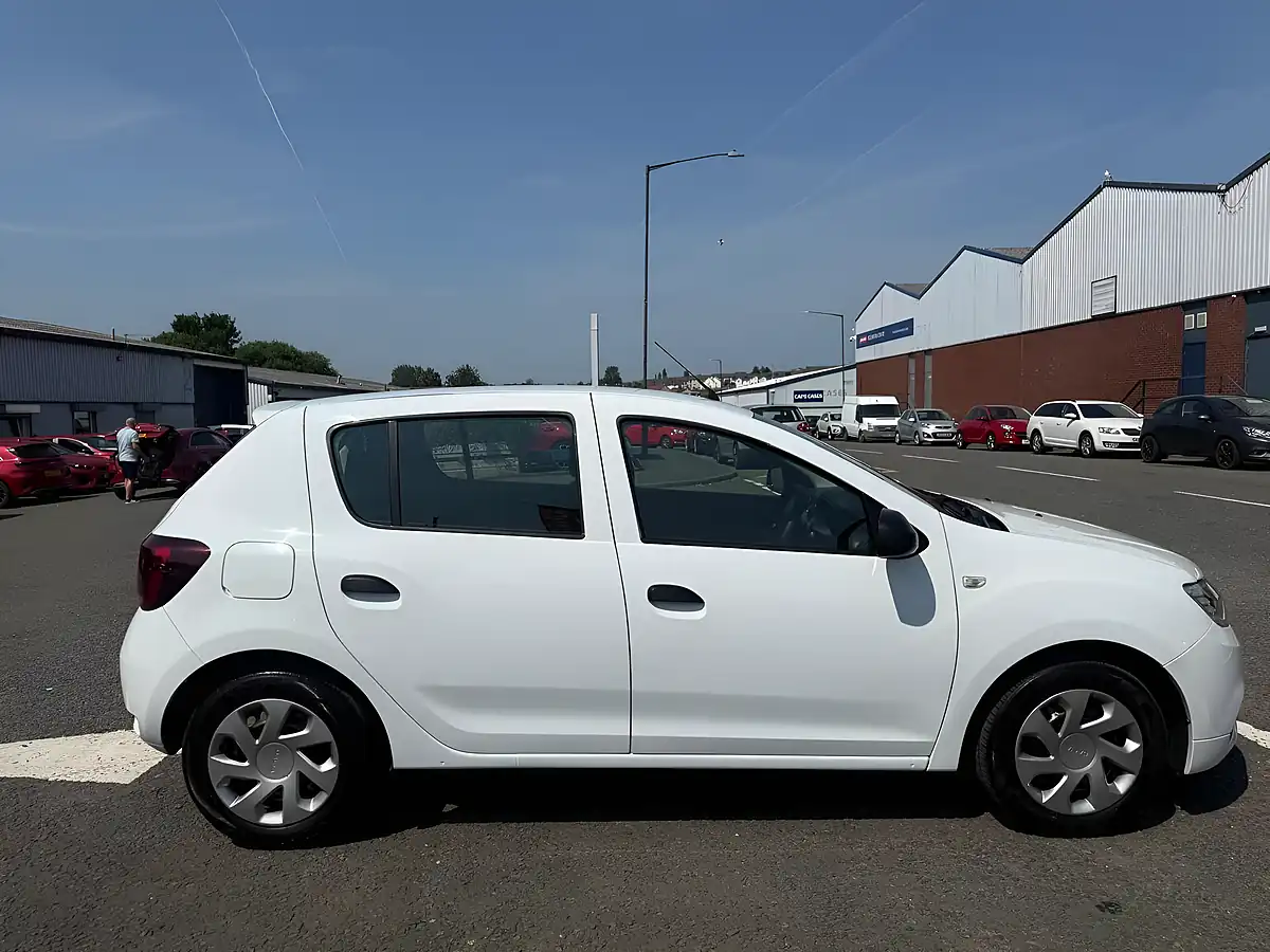 Used 2017 Dacia Sandero Ambiance White - Interior and Exterior details 6