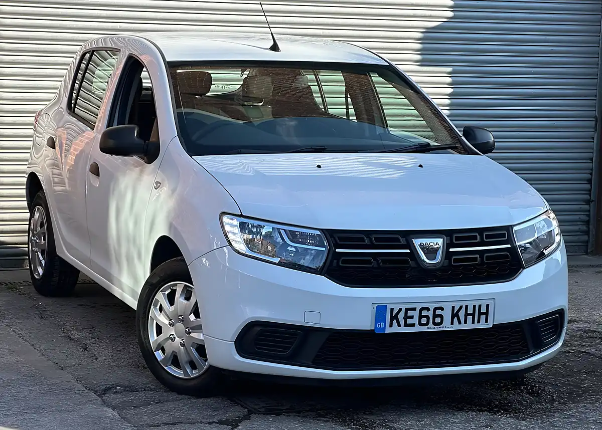 Used 2017 Dacia Sandero Ambiance White - Front View