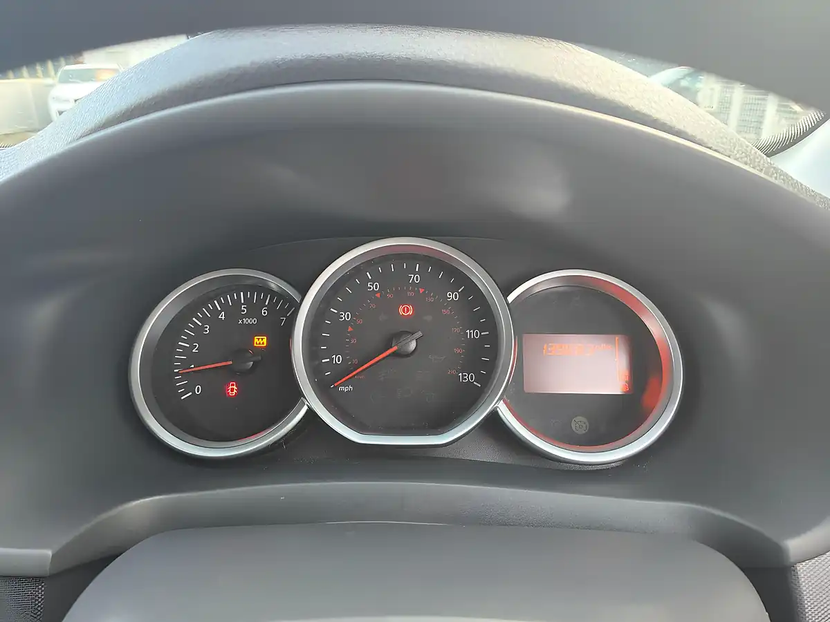 Used 2017 Dacia Sandero Ambiance White - Interior and Exterior details 10