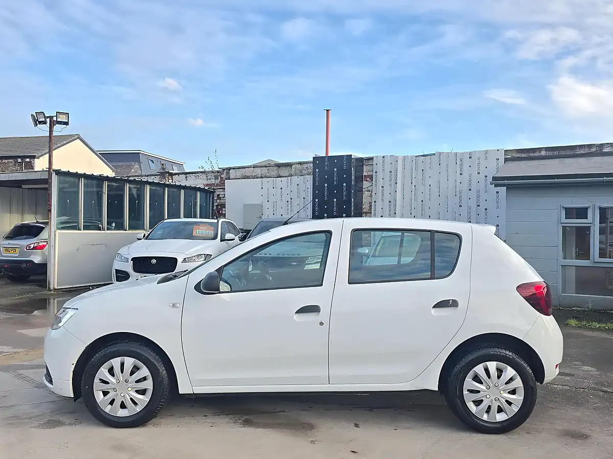 Used 2017 Dacia Sandero Ambiance White - Interior and Exterior details 4