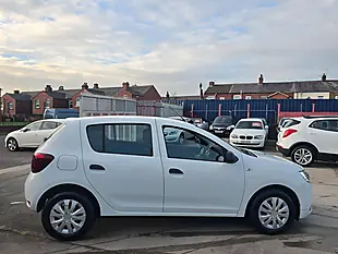 Used 2017 Dacia Sandero Ambiance White - Interior and Exterior details 8