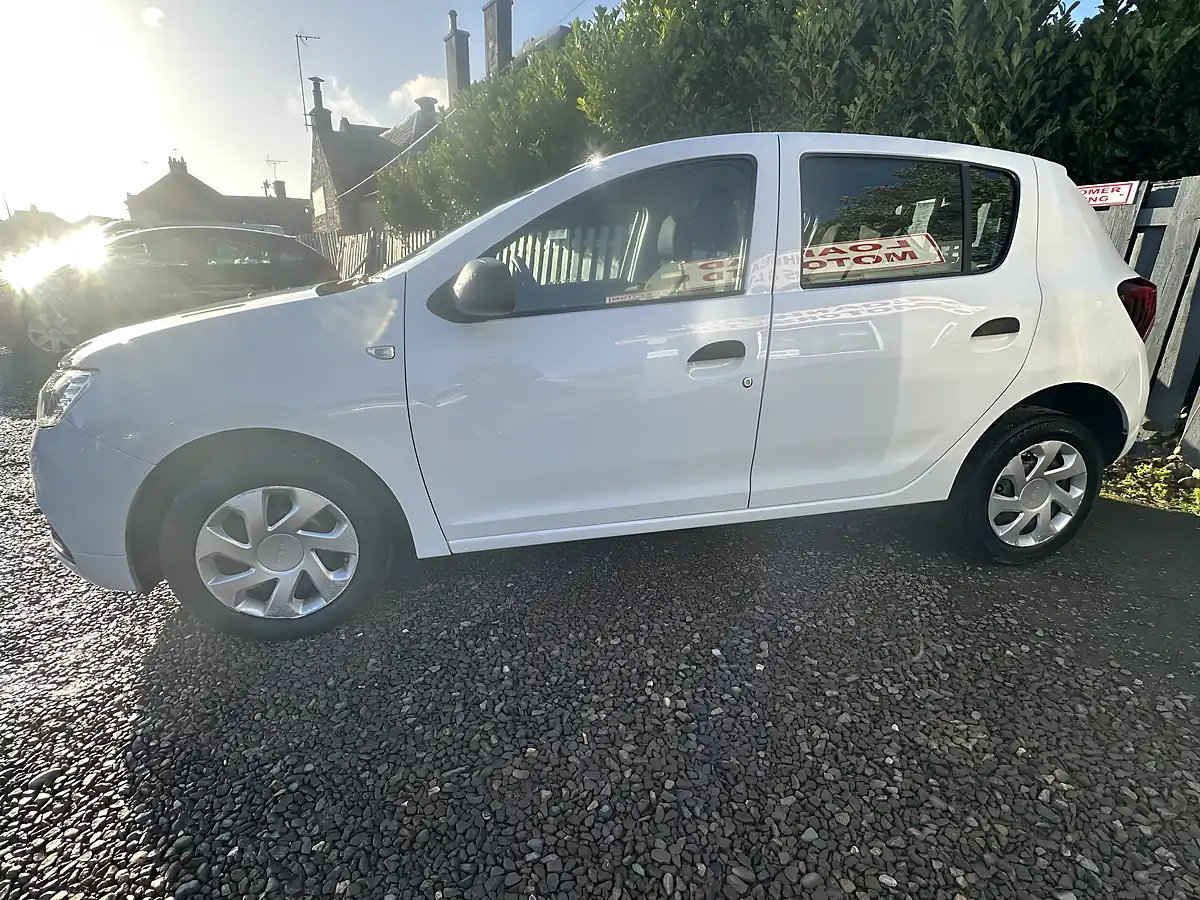 Used 2017 Dacia Sandero Ambiance White - Interior and Exterior details 7