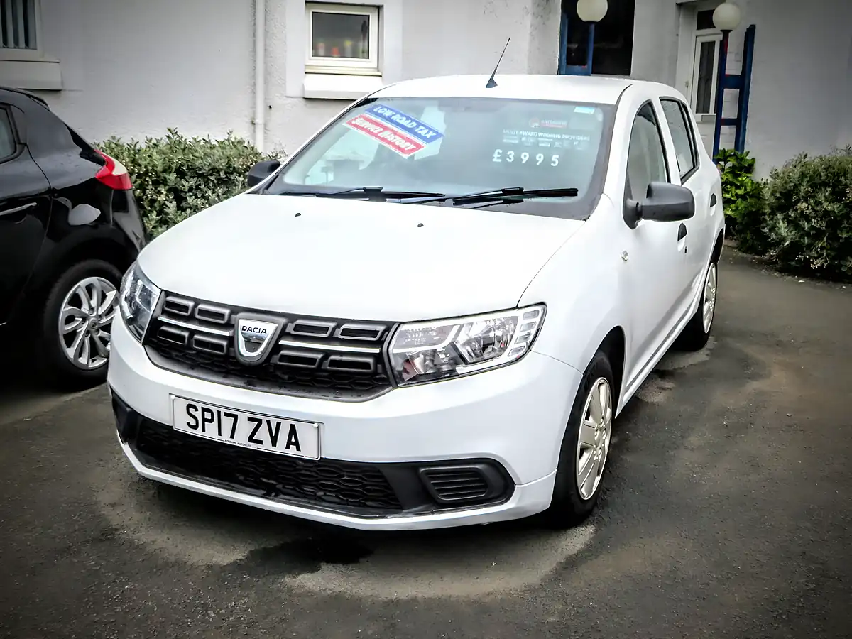 Used 2017 Dacia Sandero Ambience White - Interior and Exterior details 4