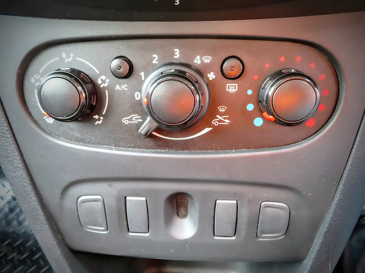 Used 2017 Dacia Sandero Ambience White - Interior and Exterior details 9