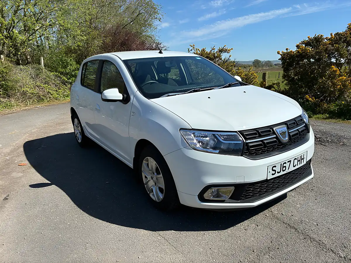 Used 2017 Dacia Sandero Laureate Glacier White - Front View