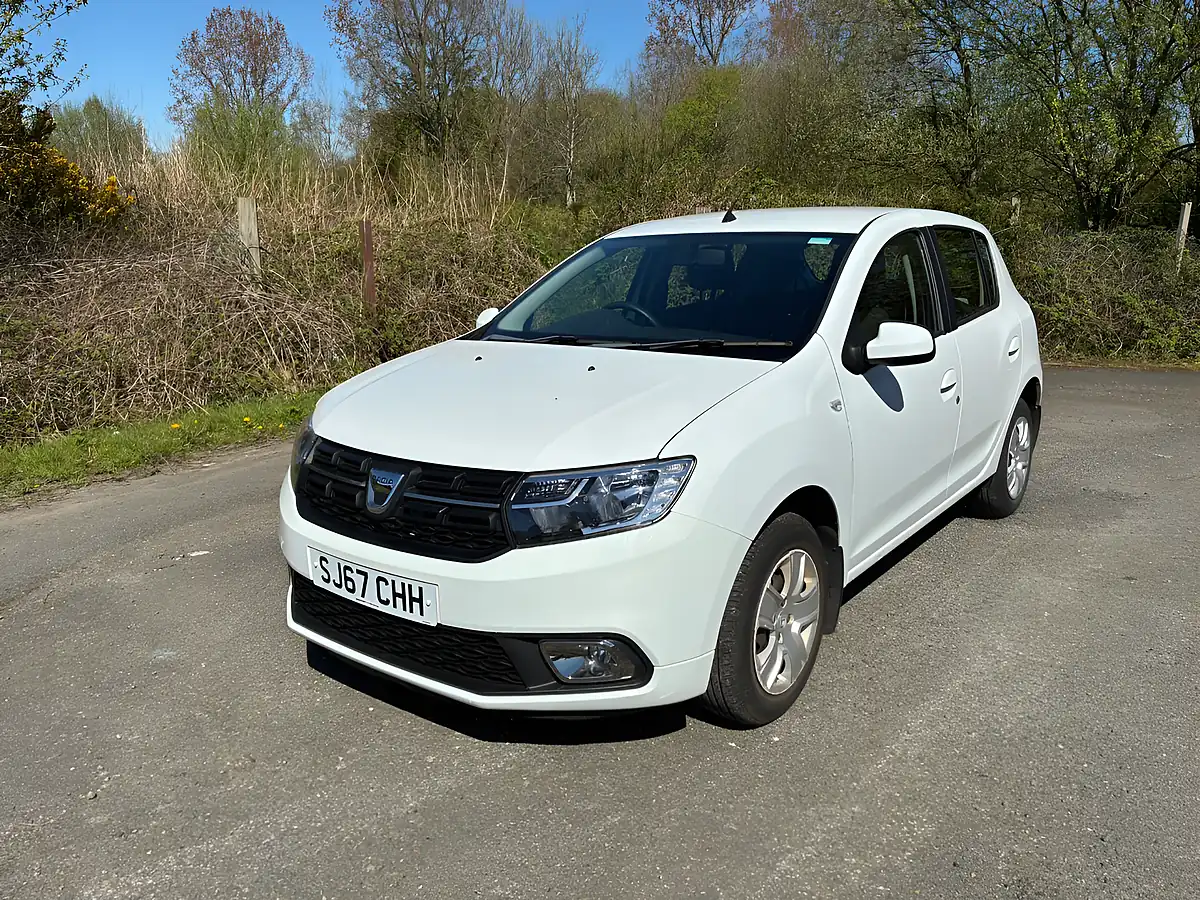 Used 2017 Dacia Sandero Laureate Glacier White - Interior and Exterior details 3