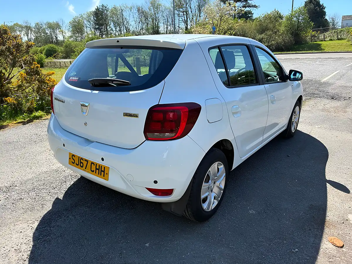 Used 2017 Dacia Sandero Laureate Glacier White - Interior and Exterior details 6
