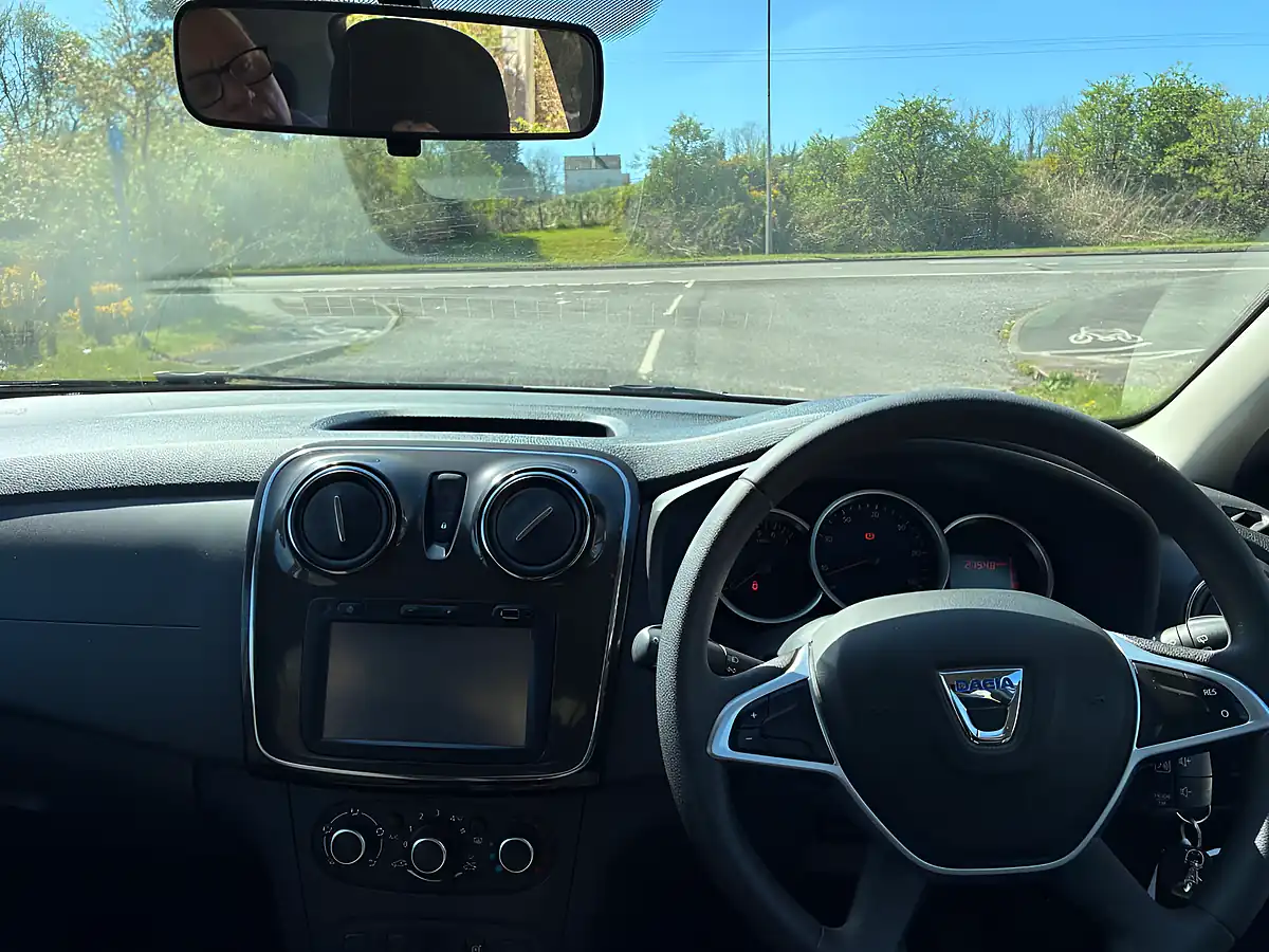 Used 2017 Dacia Sandero Laureate Glacier White - Interior and Exterior details 9