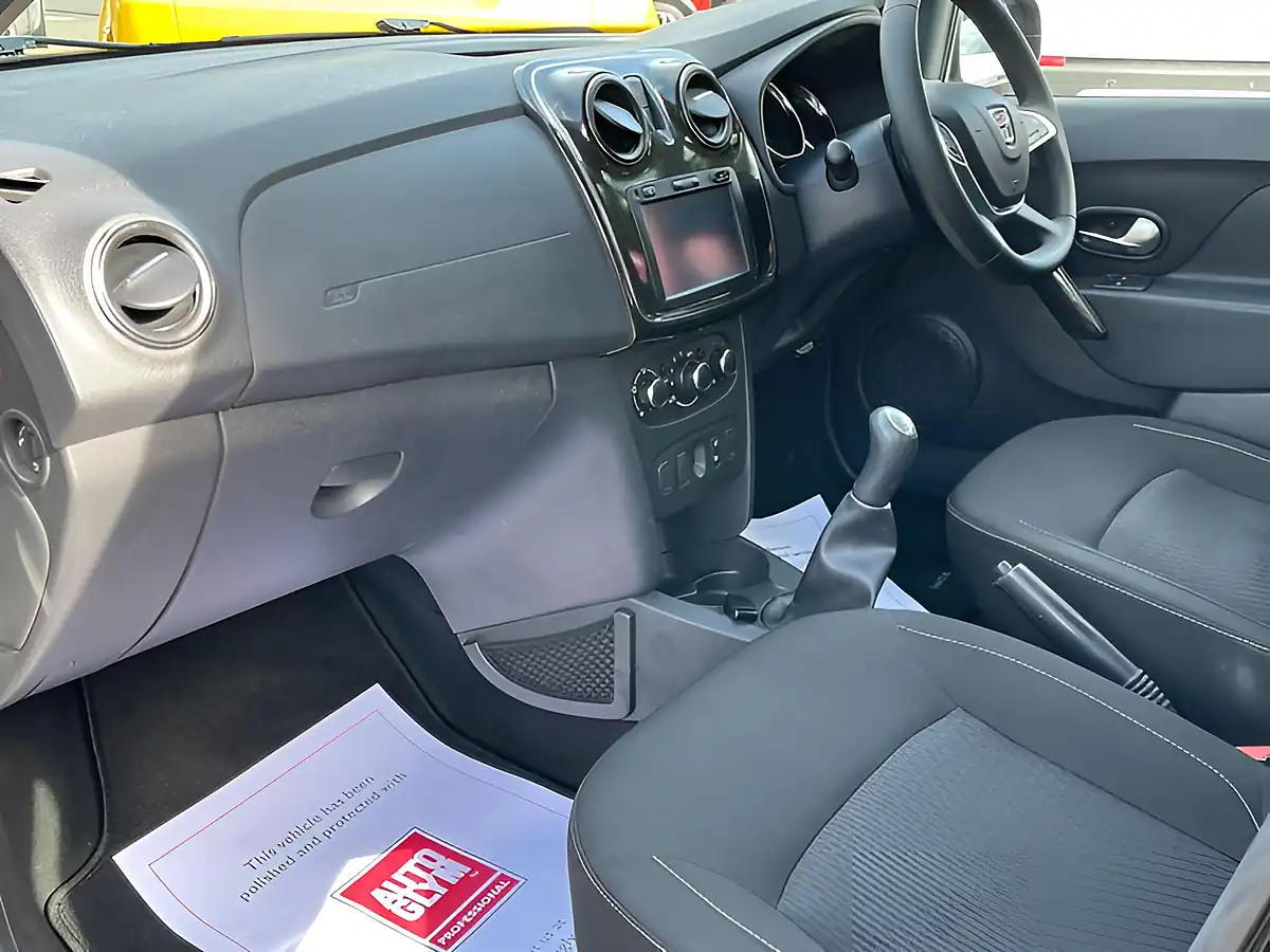 Used 2017 Dacia Sandero Laureate Grey - Interior and Exterior details 15