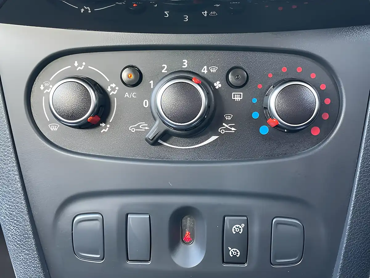 Used 2017 Dacia Sandero Laureate Grey - Interior and Exterior details 18