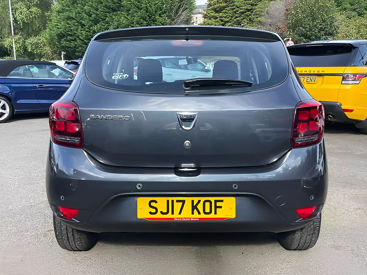 Used 2017 Dacia Sandero Laureate Grey - Interior and Exterior details 7