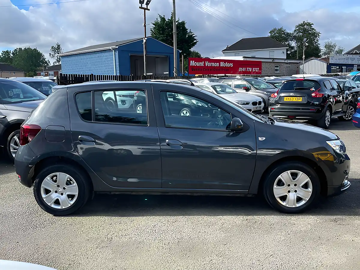 Used 2017 Dacia Sandero Laureate Grey - Interior and Exterior details 9