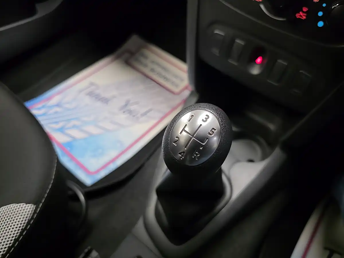 Used 2017 Dacia Sandero Stepway Ambiance Azurite Blue - Interior and Exterior details 10