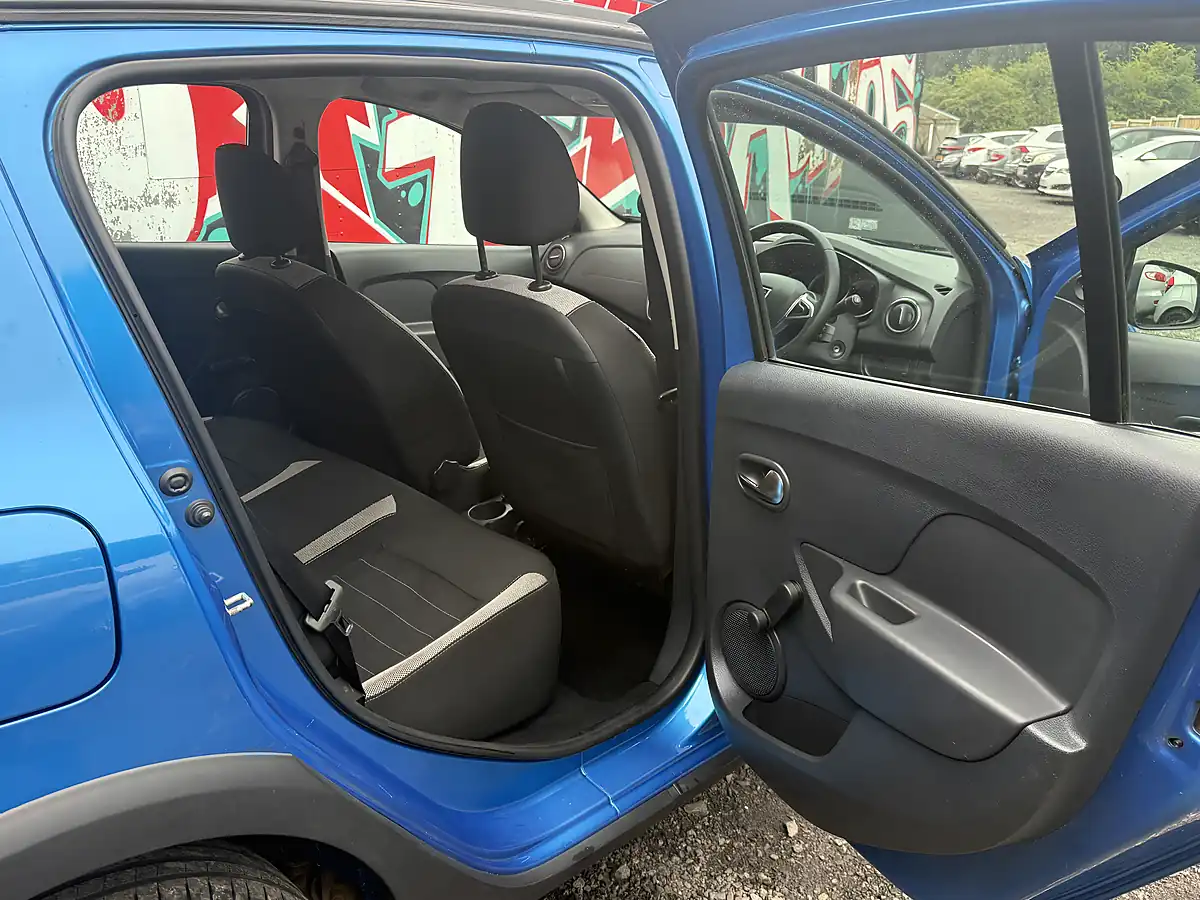 Used 2017 Dacia Sandero Stepway Ambiance Blue - Interior and Exterior details 10