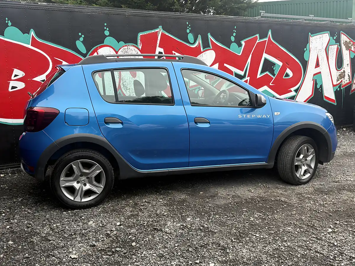 Used 2017 Dacia Sandero Stepway Ambiance Blue - Interior and Exterior details 11