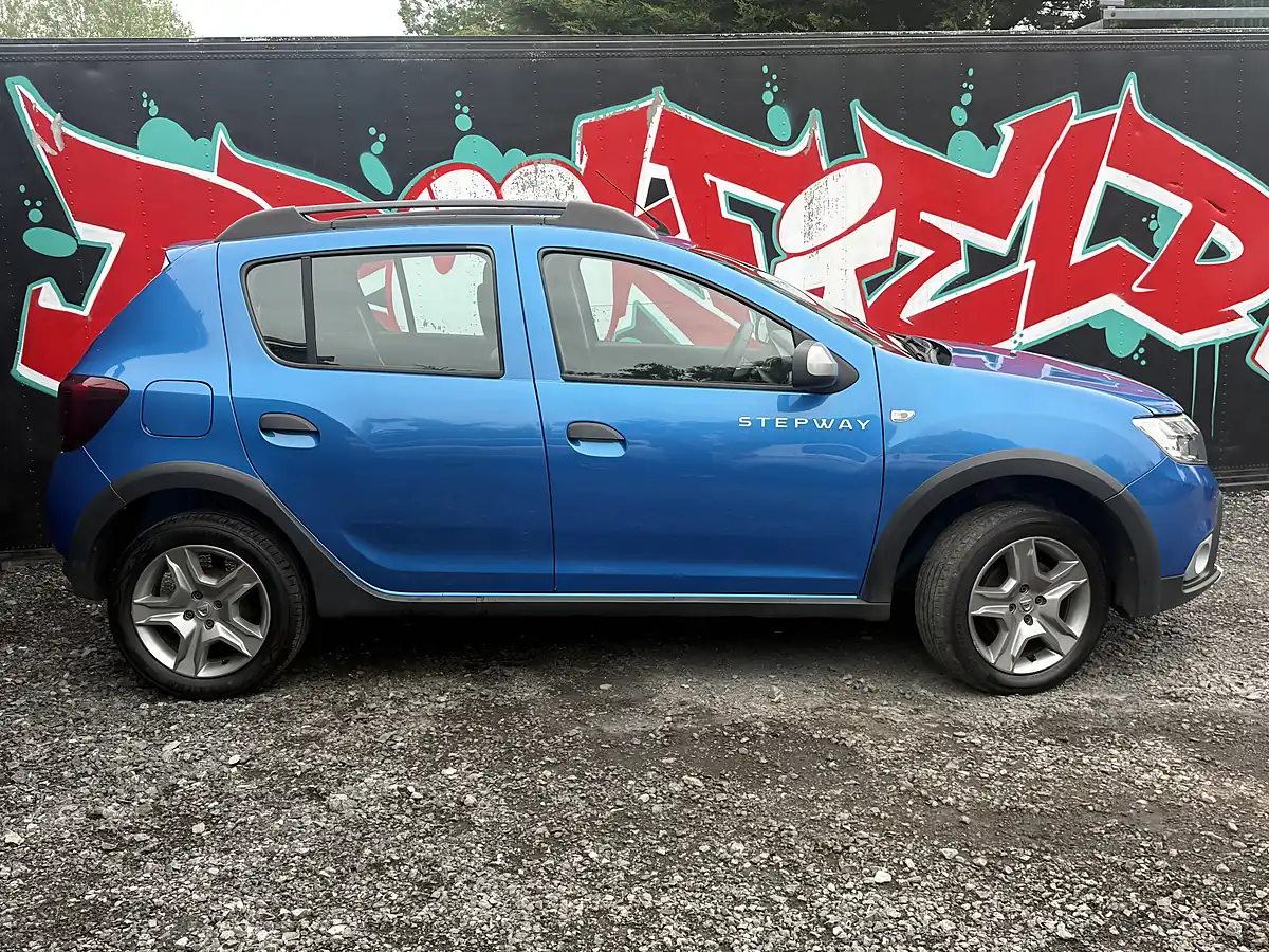Used 2017 Dacia Sandero Stepway Ambiance Blue - Interior and Exterior details 12