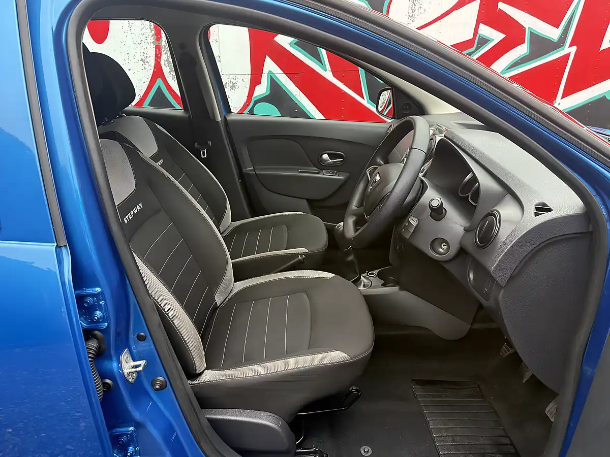 Used 2017 Dacia Sandero Stepway Ambiance Blue - Interior and Exterior details 14