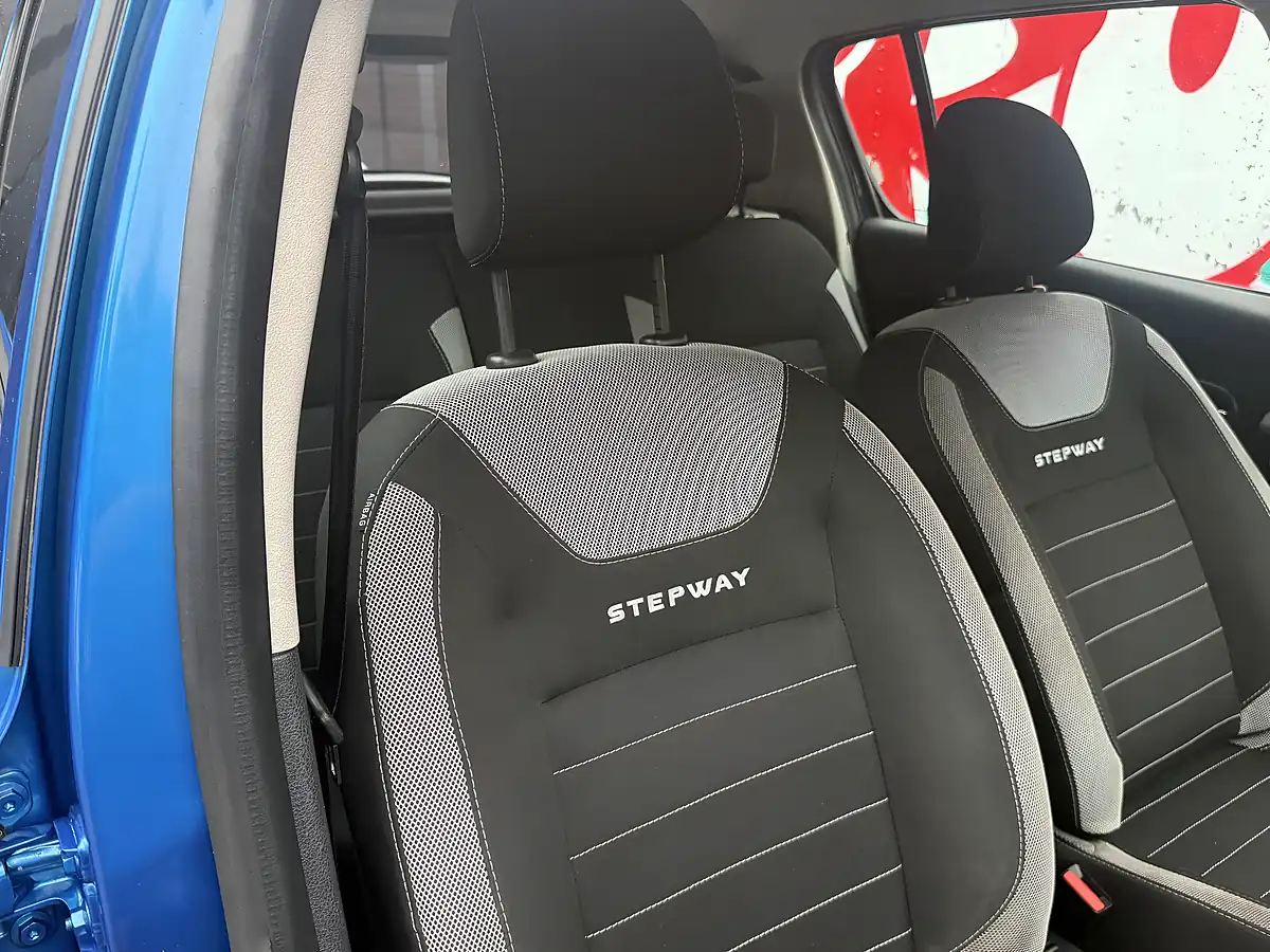 Used 2017 Dacia Sandero Stepway Ambiance Blue - Interior and Exterior details 15